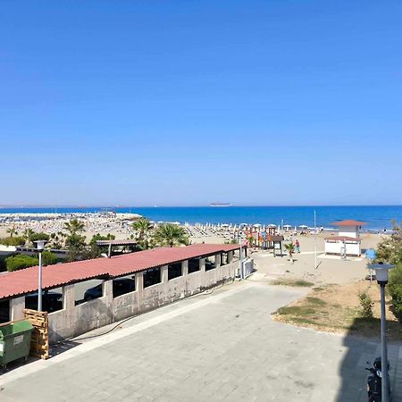 13 Sandy Beach Mackenzie Larnaka Exterior foto
